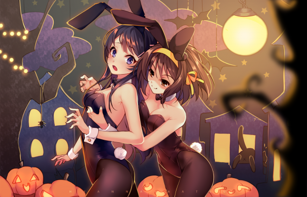 Встреча двух девочек-зайчиков на Хэллоуин
