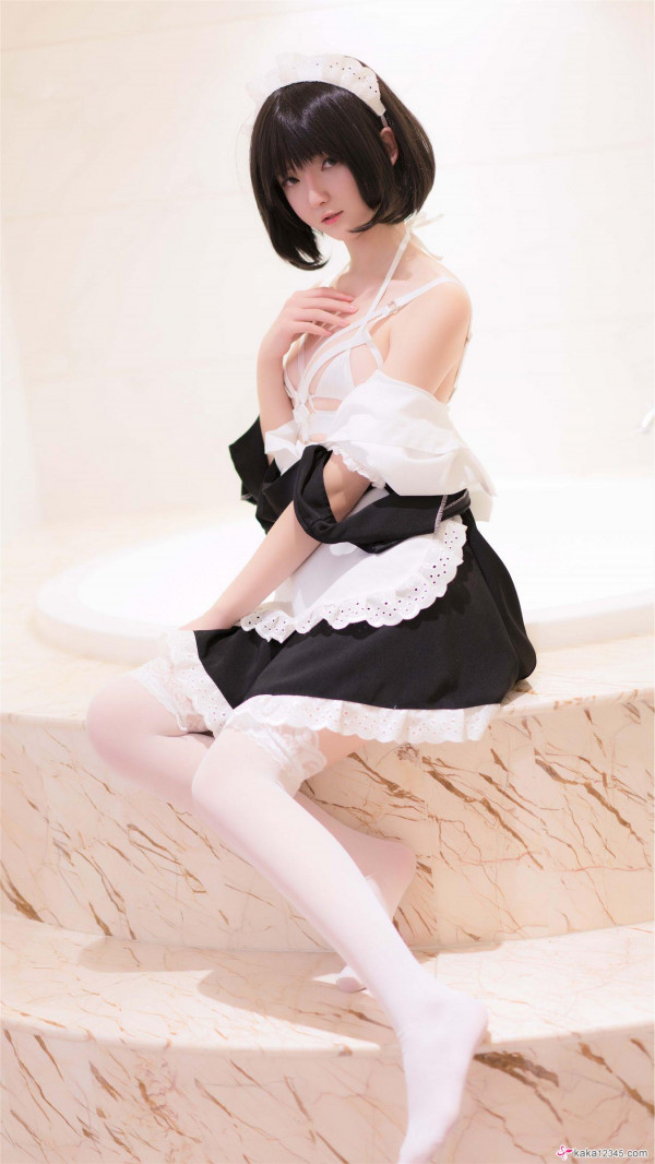 Maid Cosplay by 一小央泽