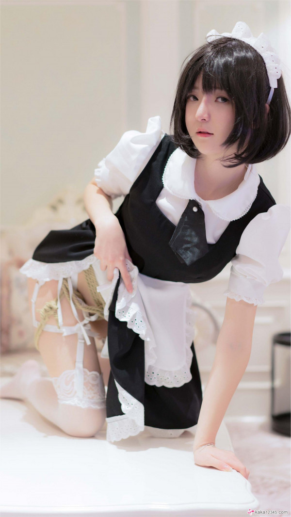 Maid Cosplay by 一小央泽