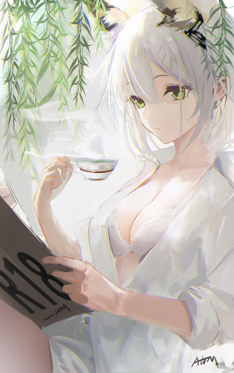 Чтение за кружечкой чая
