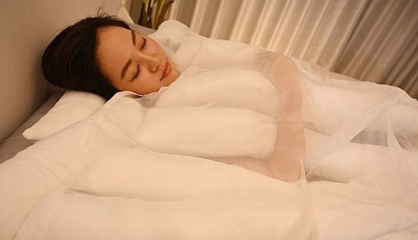 В Японии придумали одеяло-щупальца