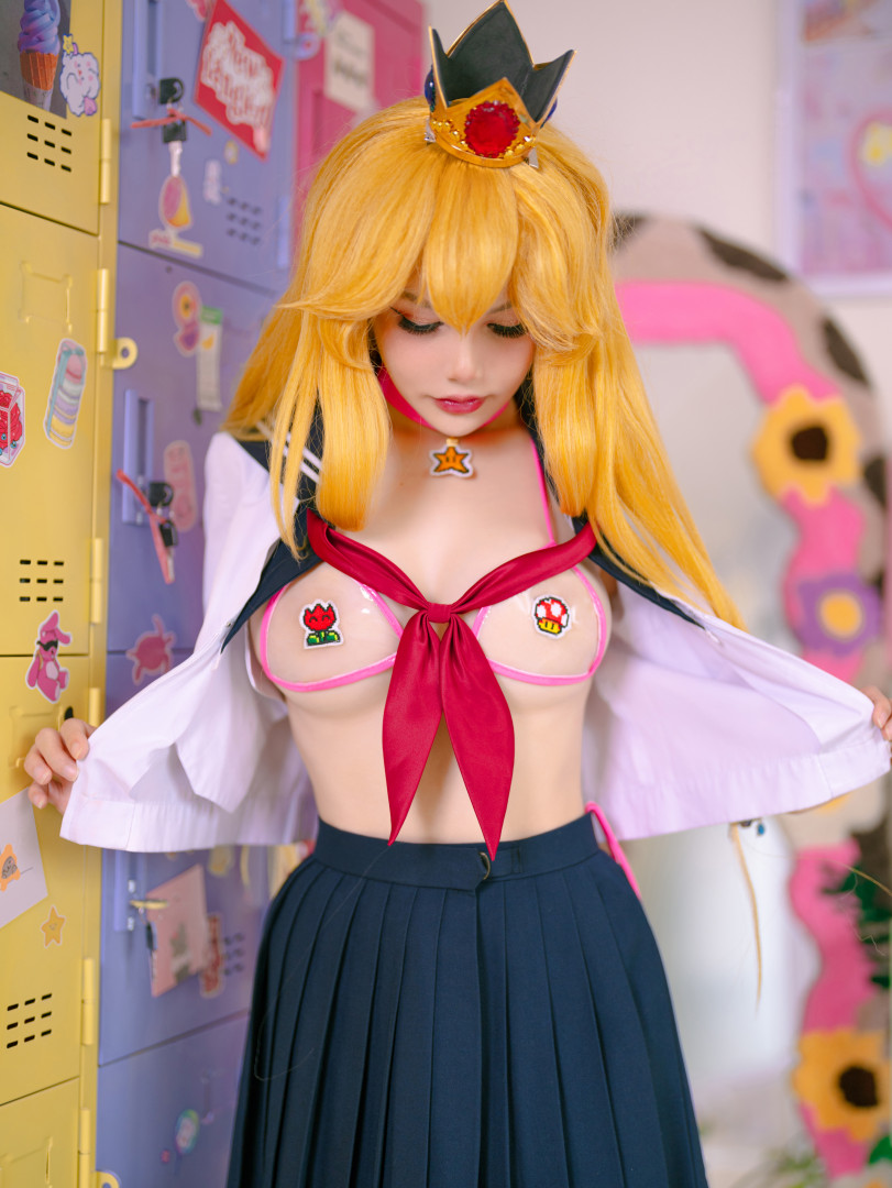 Эротический косплей Princess Peach (Марио)