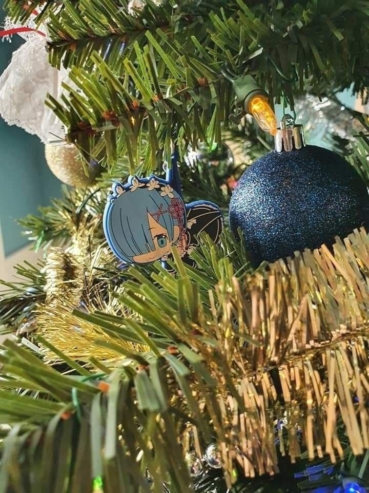 У каждого анимешника должна быть такая ёлка