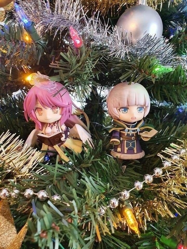 У каждого анимешника должна быть такая ёлка