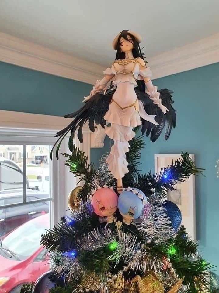 У каждого анимешника должна быть такая ёлка