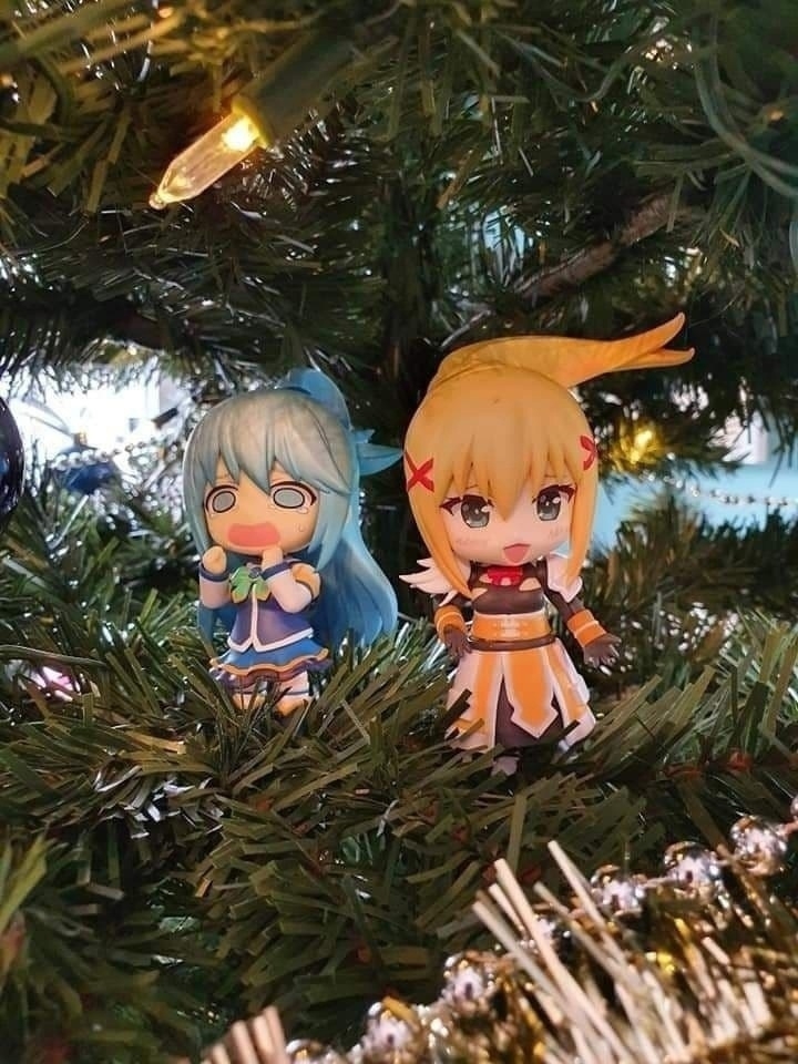 У каждого анимешника должна быть такая ёлка