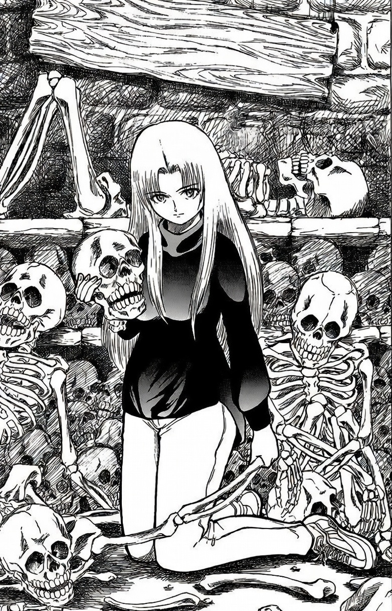 Девушка и скелеты.